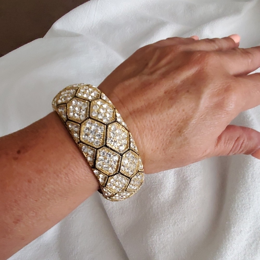 Beautiful gold rhinestone bracelet